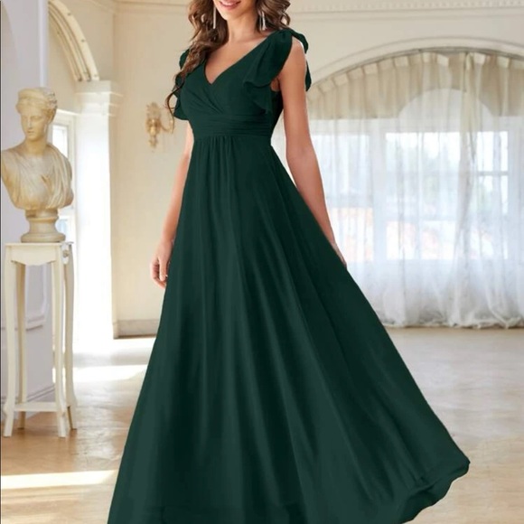 Long Dark Green formal gown, medium - Picture 4 of 5